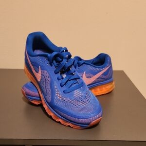 Nike Blue and Pink Sneakers with Dynamic Air Cushioning